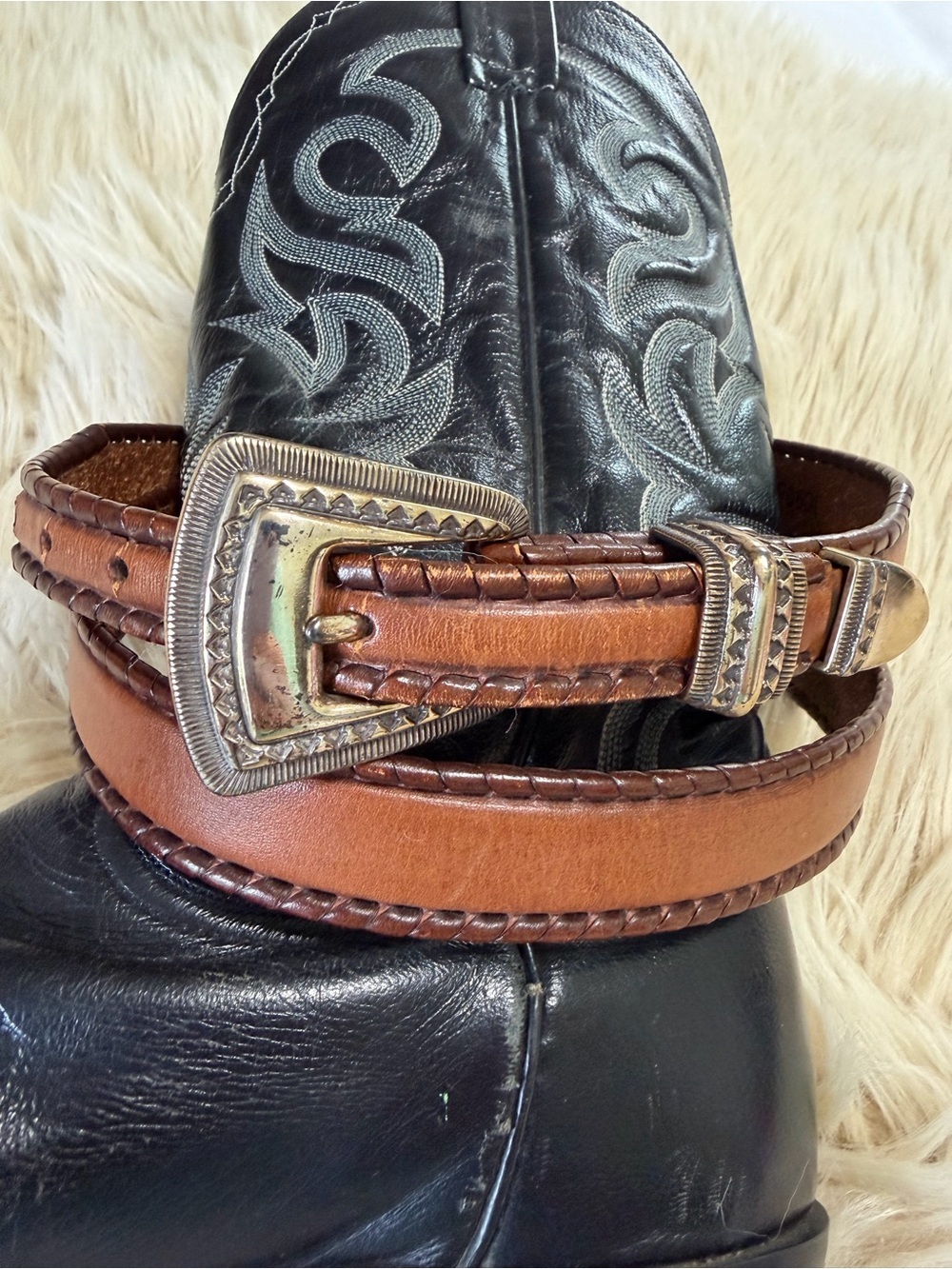 Brighton ONYX Brown Leather Western Belt Size 40 Whipstitch Silver Buckle